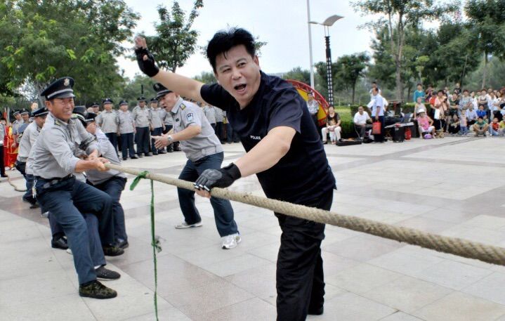 拔河比賽正在進行中 拔河比賽正在進行中